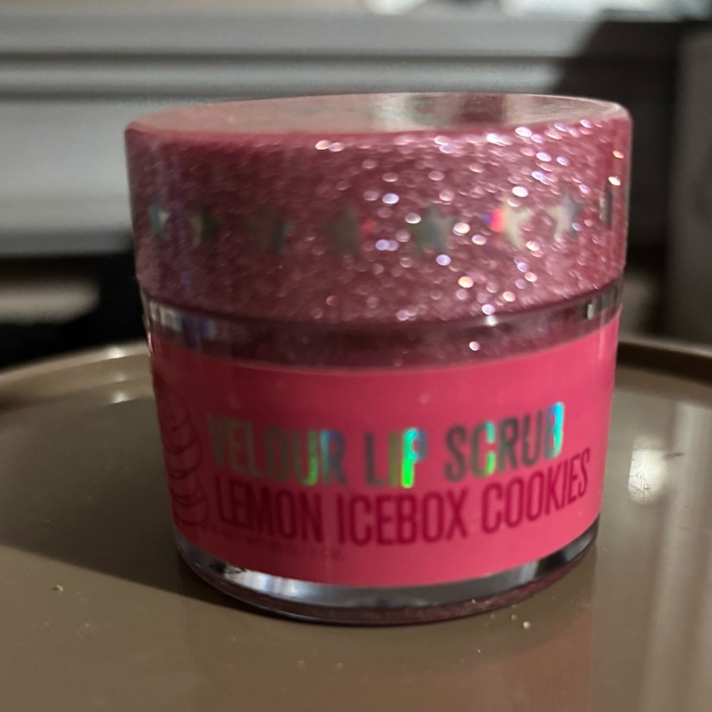 Velour Lip Scrub - Lemon Icebox Cookies